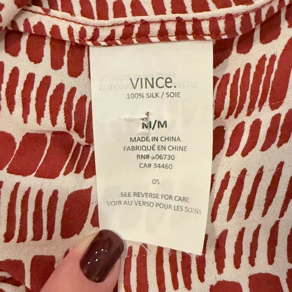 VINCE 100% SILK BUTTON UP SIDE SLITS HI LOW HEM CREW NECK TOP SLEEVELESS SIZE M - Picture 8 of 9